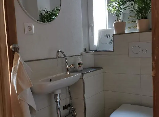 Luise Mit Separater Kueche * 萨勒河畔瑙姆堡